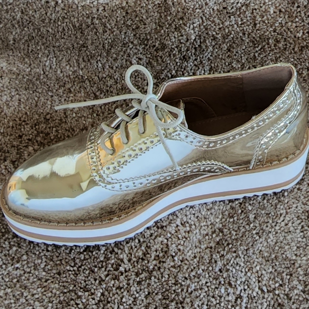 Gold sneaker.   Via Pinky. Size 37.